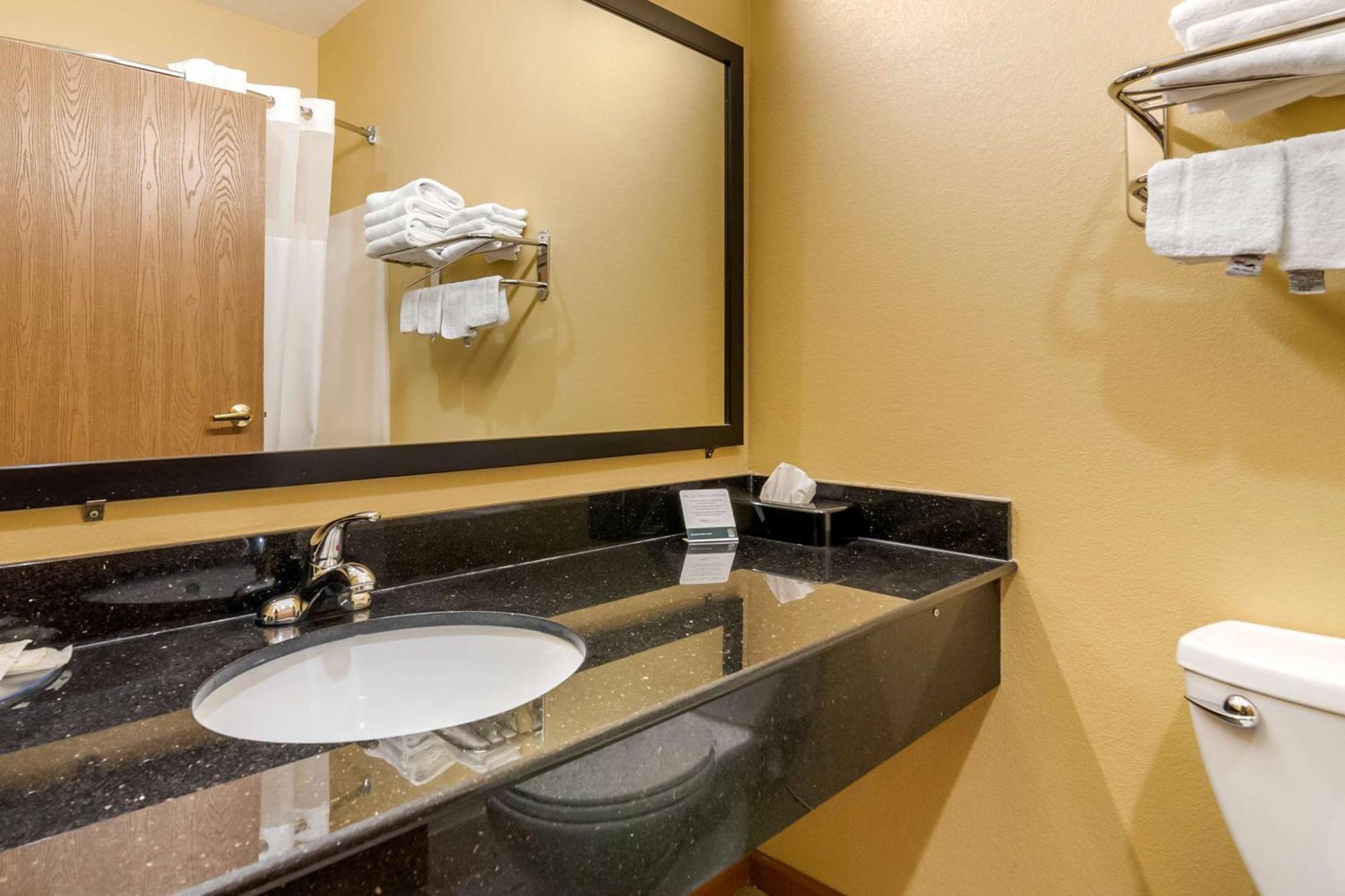 Quality Inn & Suites Lenexa Kansas City Exterior foto