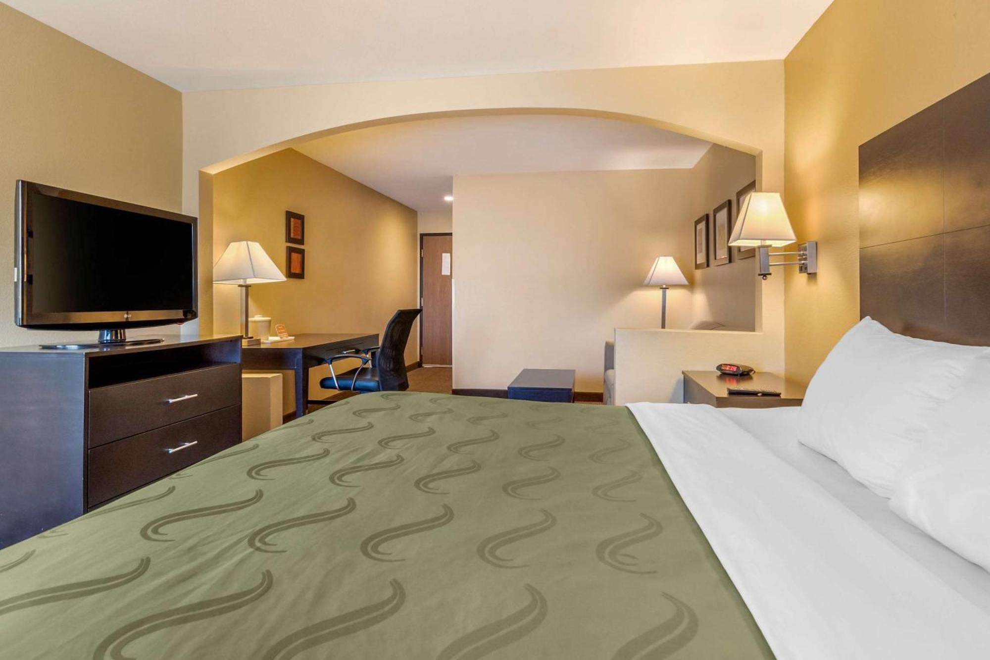 Quality Inn & Suites Lenexa Kansas City Exterior foto