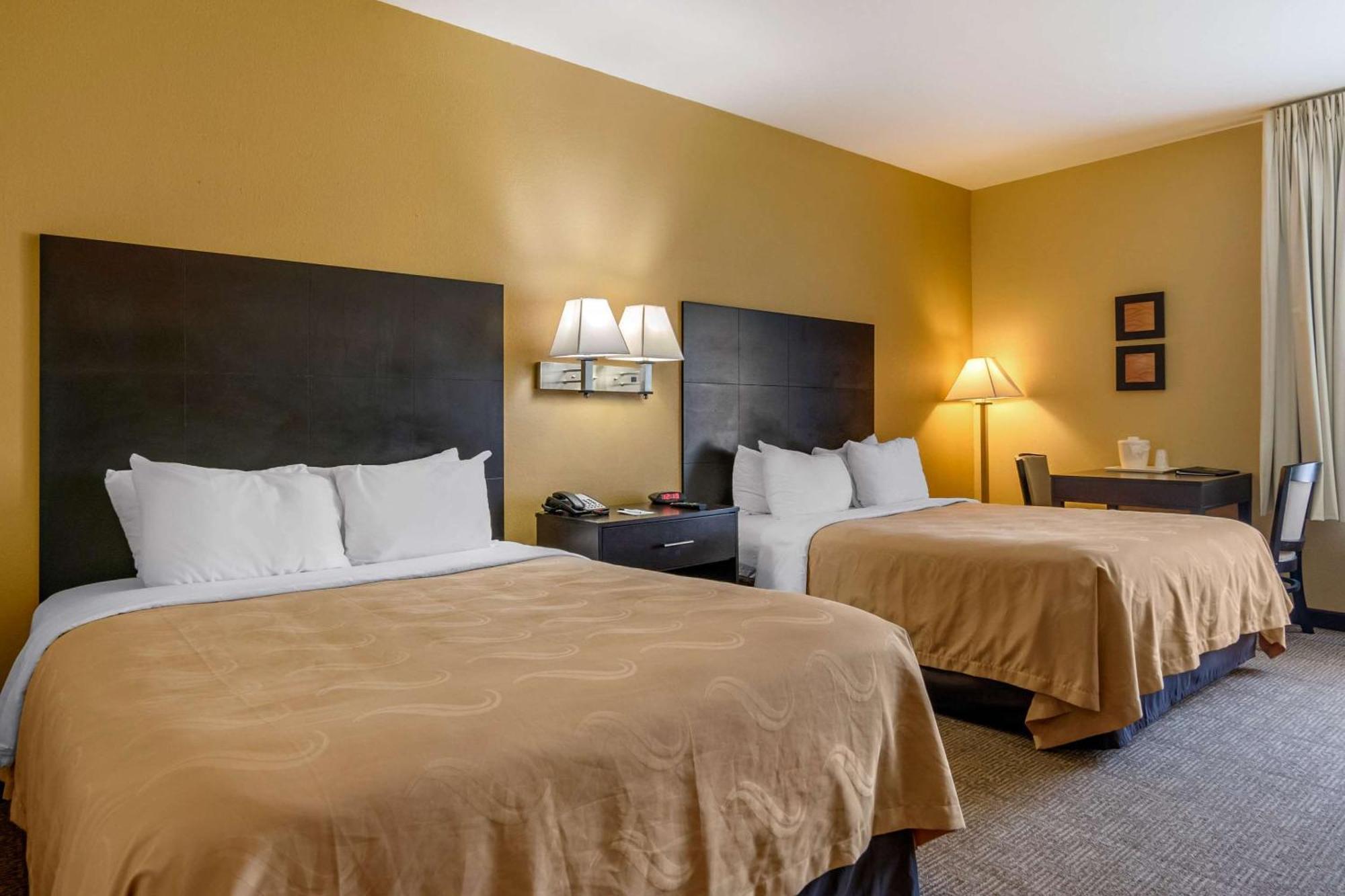 Quality Inn & Suites Lenexa Kansas City Exterior foto