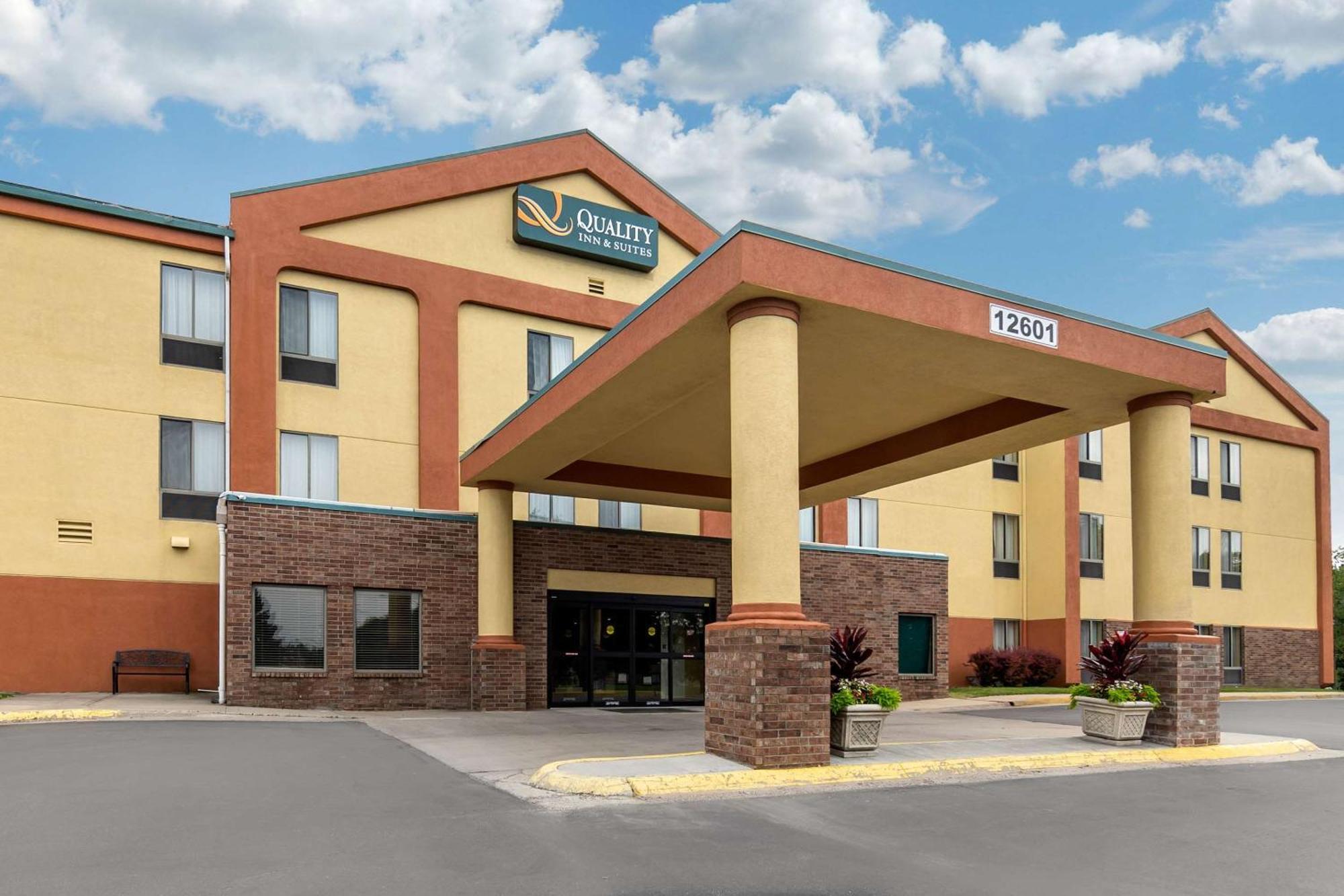 Quality Inn & Suites Lenexa Kansas City Exterior foto